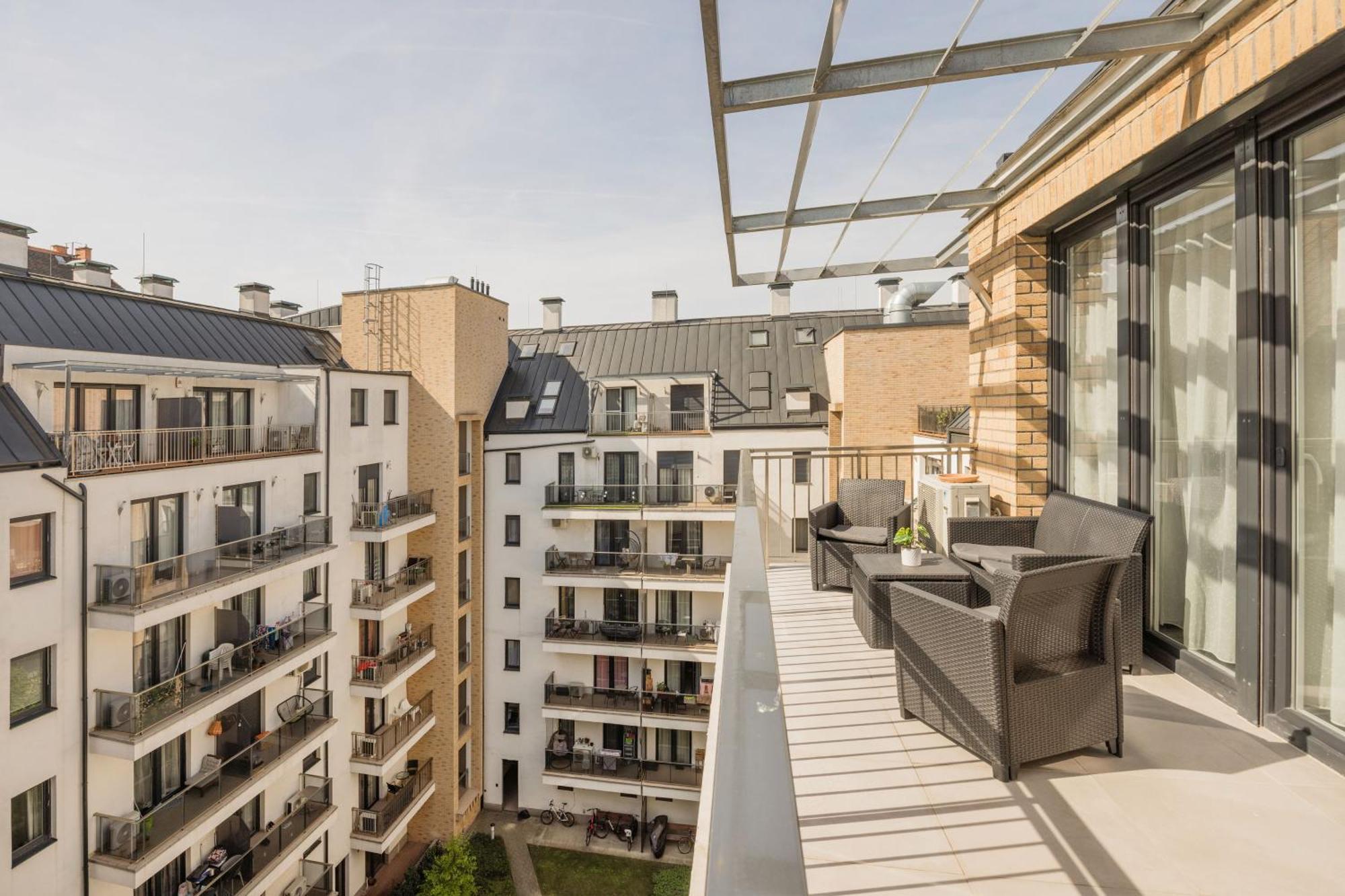 Bright Top Floor Home With Parking Βουδαπέστη Εξωτερικό φωτογραφία